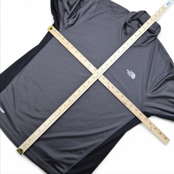 The North Face Gray & Black UltraWick Light 1/4 Zip Long Sleeve Top Size Medium - Picture 6 of 8